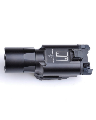 Lampe tactique X3U WASDN noire montée sur un pistolet avec rail